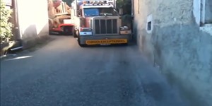 AMAZING Truck Driver Skills - Crazy Truck into corner Compilation