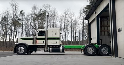 Peterbilt 389 Lights up the night