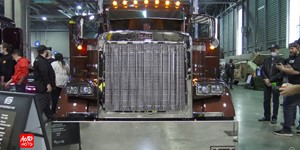 Magnificent Peterbilt 379 Custom Built  63 inch sleeper 565hp Exterior And Interior