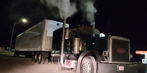 2000 Peterbilt 379 EXHD Cummins Signature 600 cold start 